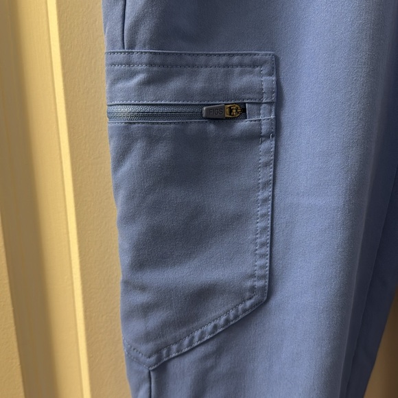 Figs scrub bottoms, 4 of them in total $25 each; price is listed for 4 in total. - Picture 6 of 10